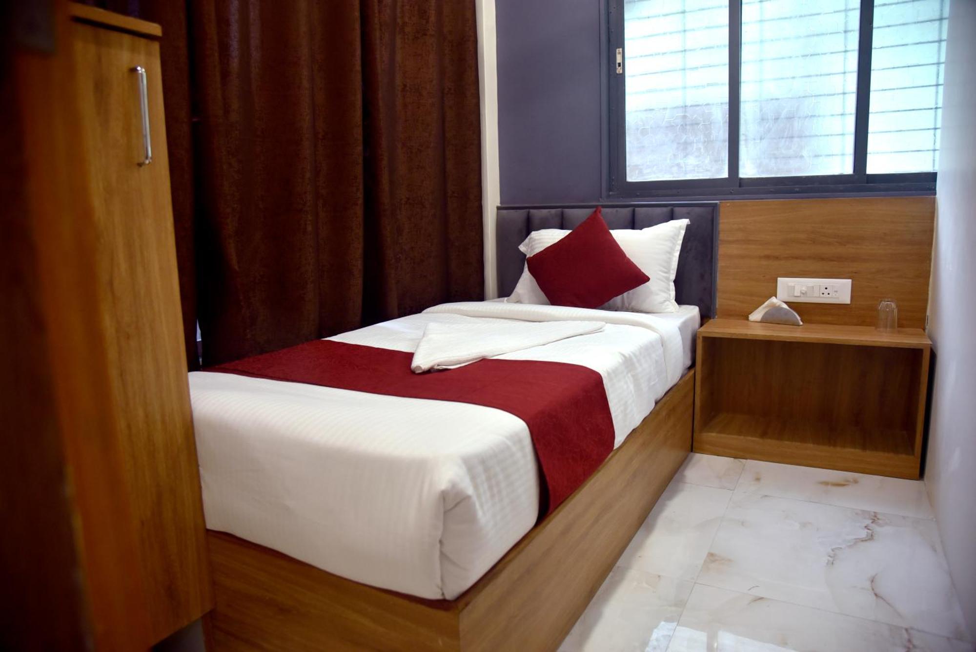Vogue Cabin Stay Near Nesco Bombay Exhibition Centre Exteriör bild