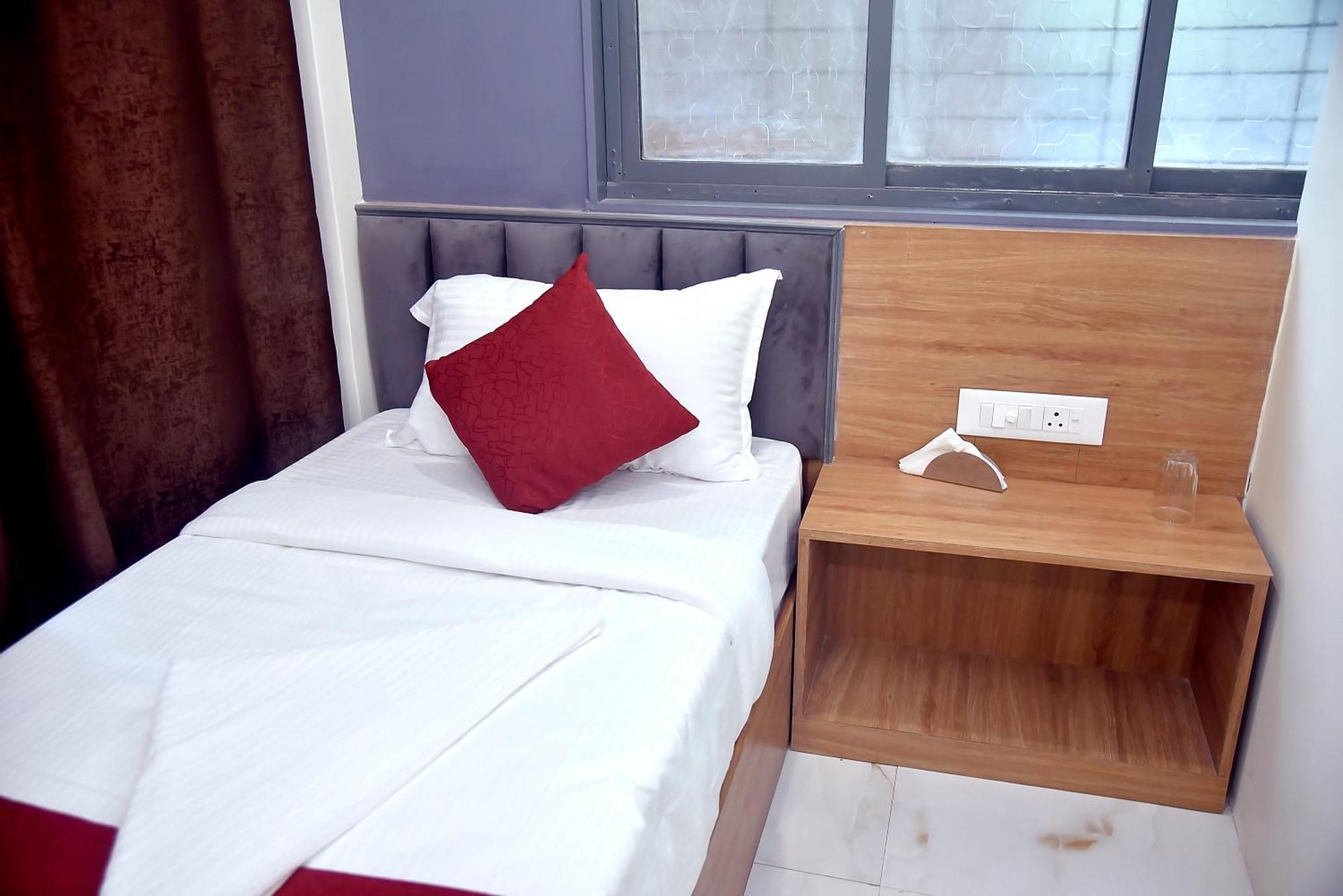 Vogue Cabin Stay Near Nesco Bombay Exhibition Centre Exteriör bild